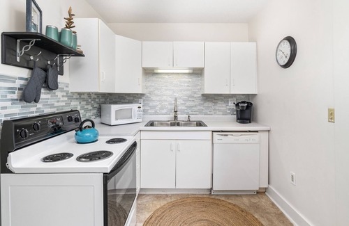 La Pointe Wohnung | Niche Suite at Ferry Landing Suites in Downtown La Pointe!