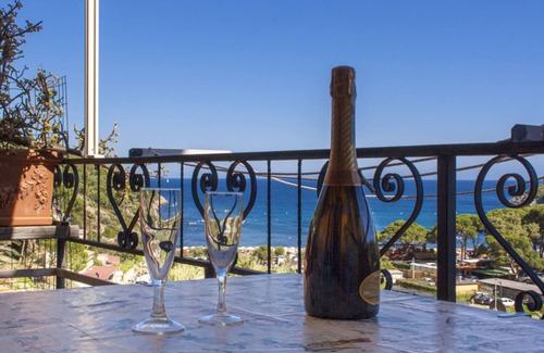 Fetovaia Wohnung | Nido, in Fetovaia, is a tastefully decorated two-room apartment , with the terrace overlooking the