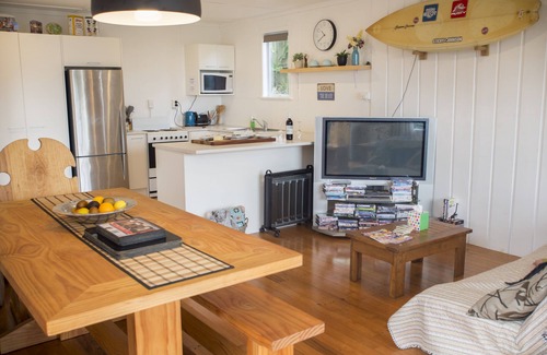 Coopers Beach Haus | Nigel's Crib - Coopers Beach Holiday Home