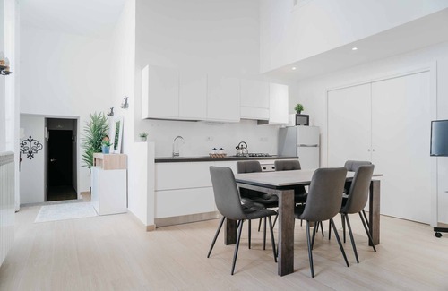 Historical Center Wohnung | Nilo by Casa Napoletana, with patio in the center.