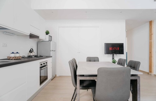 Historical Center Wohnung | Nilo by Casa Napoletana, with patio in the center.