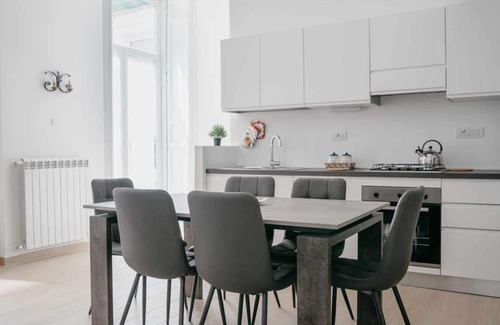 Historical Center Wohnung | Nilo by Casa Napoletana, with patio in the center.