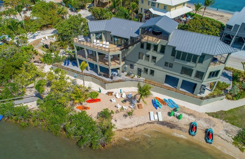 Stuart Haus | Nirvana Shores: Ocean-2-River FL Beach House mit beheiztem Pool, Dock, Aufzug, Whirlpool