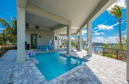 Stuart Haus | Nirvana Shores: Ocean-2-River FL Beach House mit beheiztem Pool, Dock, Aufzug, Whirlpool