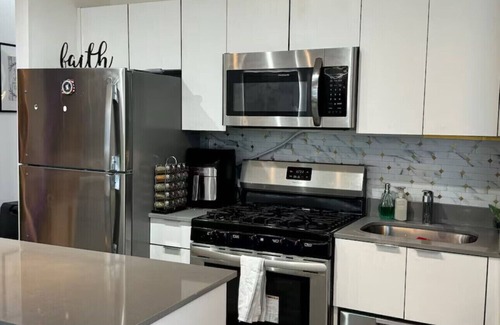 Upper East Side Wohnung | Modern 2BR with Fireplace &Fitness & Lounge