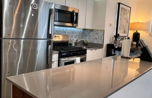 Upper East Side Wohnung | Modern 2BR with Fireplace &Fitness & Lounge