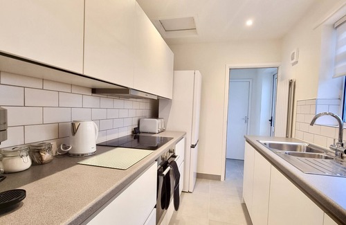 Roath Haus | No.71 by Switchback Stays