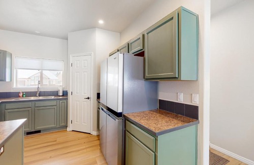 Donnelly Haus | No Business Home Lookout