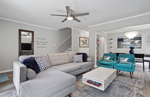 Bay St Louis Haus | No Cleaning Fee! King Suite. Sleeps 6. 2.5 Baths. 4 blocks to the Beach!