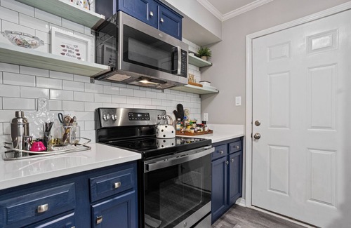 Bay St Louis Haus | No Cleaning Fee! King Suite. Sleeps 6. 2.5 Baths. 4 blocks to the Beach!