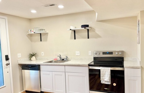 West Valley City Haus | No Frills 2-bedroom Stay in Suburban West Valley City w WiFi, AC, Private Entry