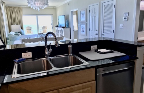 Gulf Shores Eigentumswohnung | Crystal Shores 1001, East Corner Unit, zwei Kingsize-Suiten mit jeweils eigenem Bad