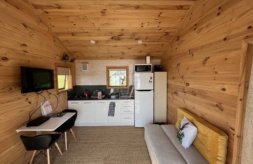 Mangonui Kabine | No other quite like it! Waterfront private cabin stay.