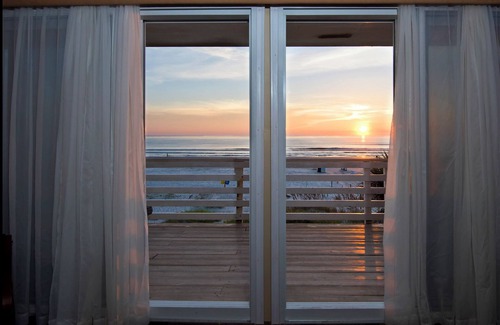 New Smyrna Beach Wohnung | Haustiere erlaubt - Angel Inn the Sand - Fischabteilung im Obergeschoss, direkt am Meer