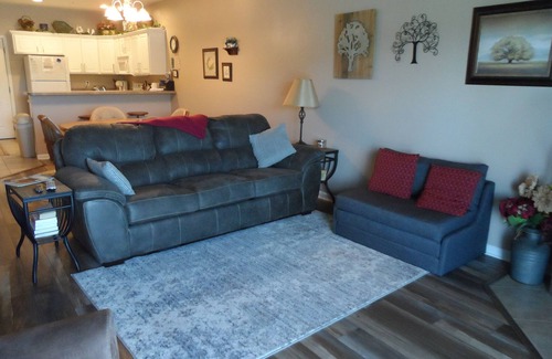 Camdenton Eigentumswohnung | Keine Schritte / begehbar / Aktualisiert 2BD / 2BA w / 12x30 Bootsbelag enthalten Großartige Aussicht !!!