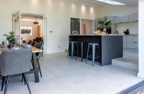 Wimbolds Trafford Haus | No1 Little Barrow Barns - Sleeps 10