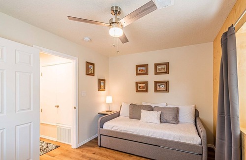 University Heights Haus | Nob Hill Oasis A - 2 bed 1 bath - Gorgeous Apt In Great Location!