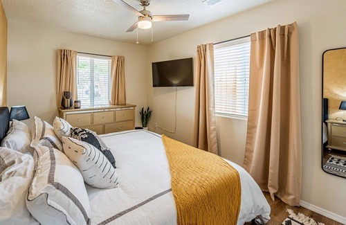 University Heights Haus | Nob Hill Oasis A - 2 bed 1 bath - Gorgeous Apt In Great Location!
