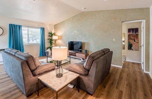 University Heights Haus | Nob Hill Oasis A - 2 bed 1 bath - Gorgeous Apt In Great Location!