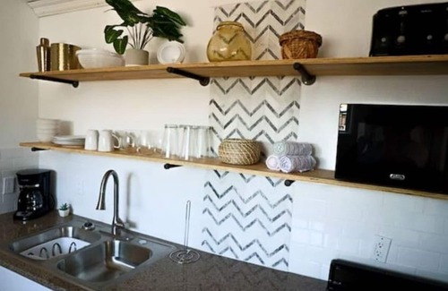 University Heights Haus | Nob Hill/UNM⭐️Unique Remodeled Apt🛏️King Bed