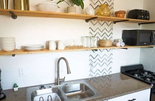 University Heights Haus | Nob Hill/UNM⭐️Unique Remodeled Apt🛏️King Bed