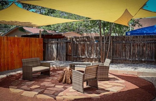 University Heights Haus | Nob Hill/UNM⭐️Unique Remodeled Apt🛏️King Bed