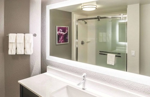 Woodlands Village Haus | Non-smoking 1 King Bed Room at La Quinta Inn & Stes by Wyndham Flagstaff