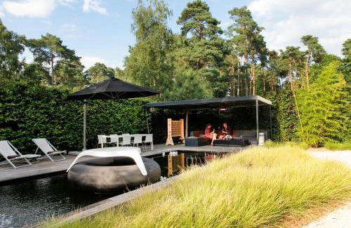 Groot Eisterle Haus | Nooz - Something Different?