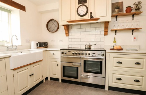 Maiden Newton Hütte | Norden House