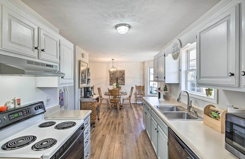 Dickel Haus | Normandy Home w/ Yard ~ 2 Mi to Lake