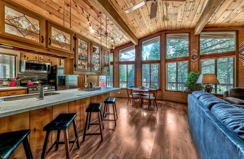 North Upper Truckee Haus | Normuk Mountaintop Home 2 Schlafzimmer 2 Badezimmer - tierfreundlich!