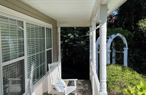 Aquebogue Haus | North Fork Private Oasis