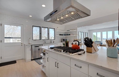 South Jamesport Haus | North Fork Waterfront & Private Beach