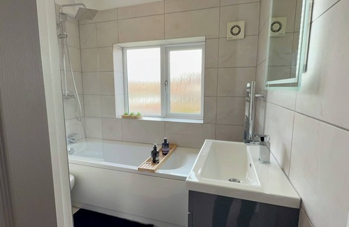 Manchester Haus | Northeast Manchester, Sleeps 8 with Onsite Parking