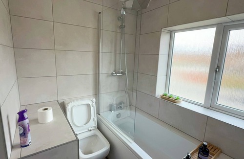 Manchester Haus | Northeast Manchester, Sleeps 8 with Onsite Parking