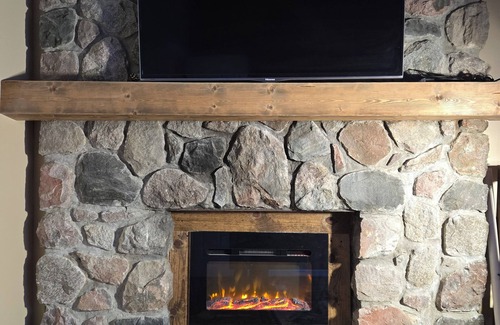 Michaywe Skihütte | Northern Comfort Chalet with WiFi in Gaylord