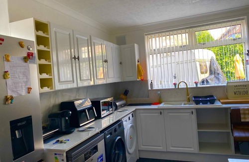 Hadfield Haus | Northern Home Stay Between the High Peak & Manchester