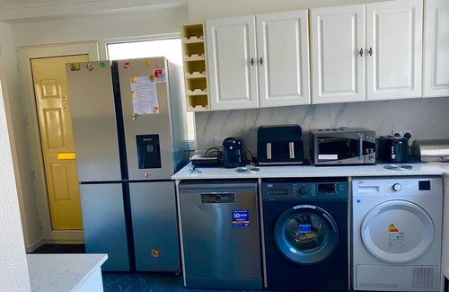 Hadfield Haus | Northern Home Stay Between the High Peak & Manchester