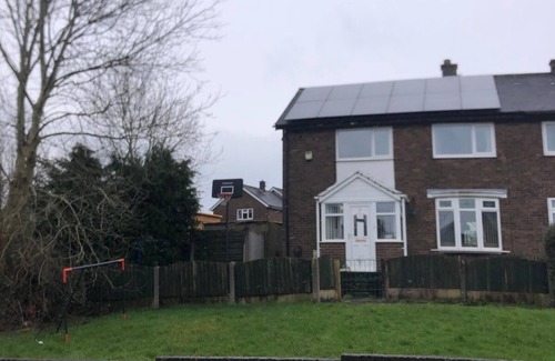 Hadfield Haus | Northern Home Stay Between the High Peak & Manchester