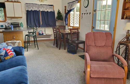 Central Lake Haus | Northern Michigan, echt, am See, im Wald, nobles Ferienhaus