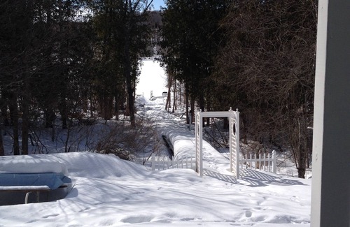 Central Lake Haus | Northern Michigan, echt, am See, im Wald, nobles Ferienhaus