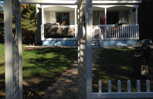 Central Lake Haus | Northern Michigan, echt, am See, im Wald, nobles Ferienhaus