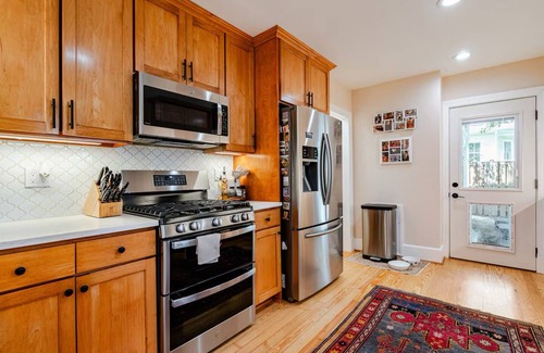 Falls Church Haus | Northern VA Renovated 3BR 3 BA House with Fully Fenced in Yard and Pet Friendly!