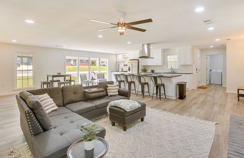 Northport Haus | Northport Game Day Getaway: 5 Mi to University!