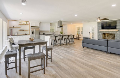 Northport Haus | Northport Game Day Getaway: 5 Mi to University!