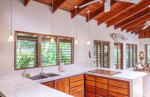 Playa Guiones Haus | Nosara Beach Compound mit Pool - 2 Minuten zu Fuß zum Strand von Guiones!