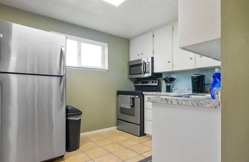 Logan Haus | Nostalgic Warhol 2BD Apartment