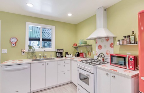 Millcreek Wohnung | Nostalgically Retro w/Hot Tub-Exclusive & Private