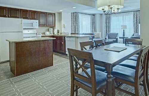 Old Town Alexandria Resort | Nov 17-21 Charming Old Town Alexandria 2 Bedroom Deluxe Unit -Minutes from Metro