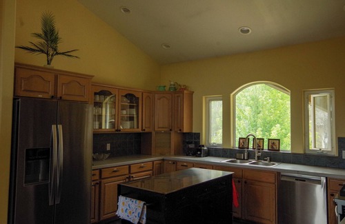 Hayden View Estates Haus | Now Open! Pure Relaxation · Breathtaking Views · Sunny Yard · Pool · Gym · Bar